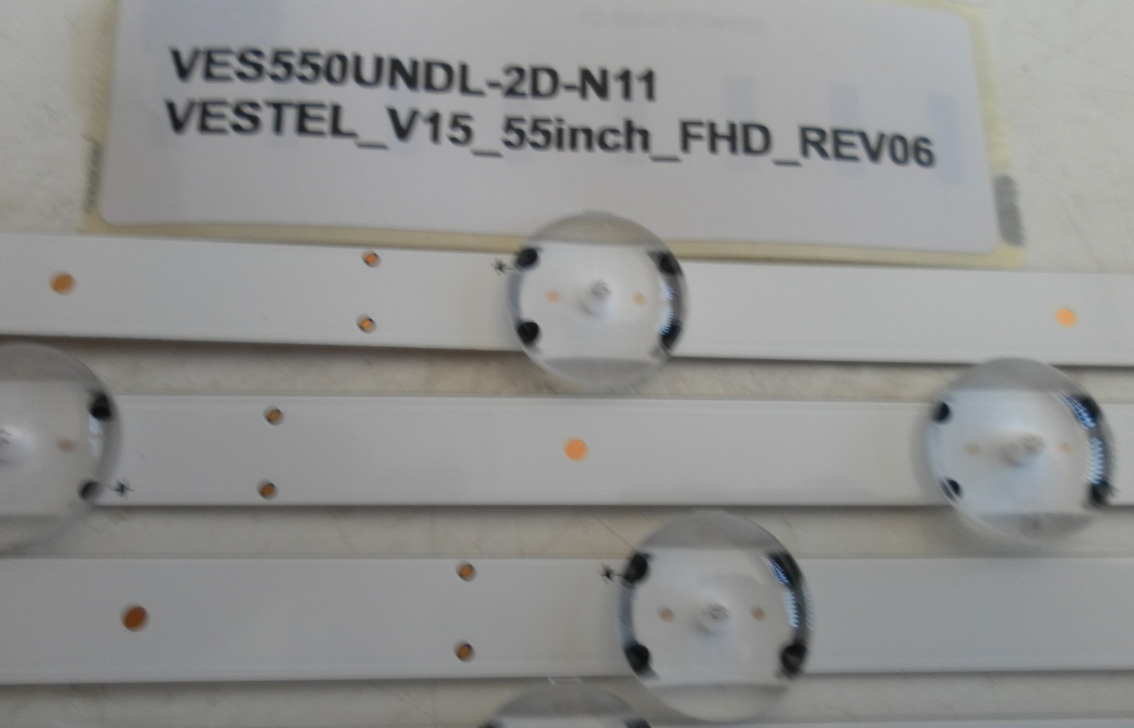 Rétroéclairage LED Pour TV VE-STEL V15 55 Pouces - 7 Bandes, 6 LED Par Bande, 533 Mm